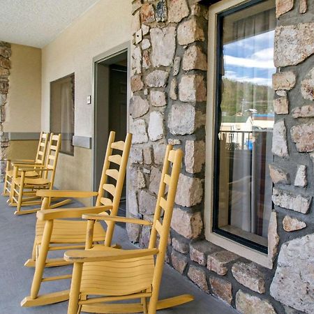 Econo Lodge Inn & Suites Gatlinburg At The Convention Center Екстер'єр фото