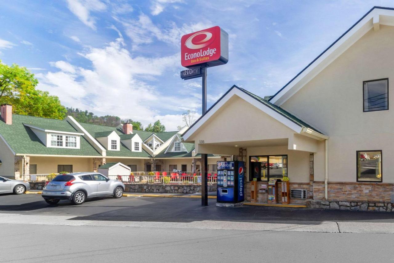 Econo Lodge Inn & Suites Gatlinburg At The Convention Center Екстер'єр фото