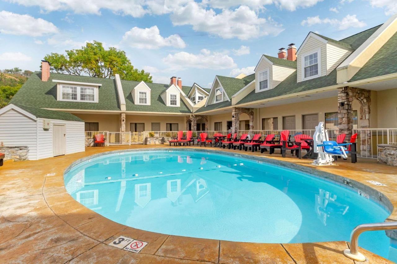 Econo Lodge Inn & Suites Gatlinburg At The Convention Center Екстер'єр фото