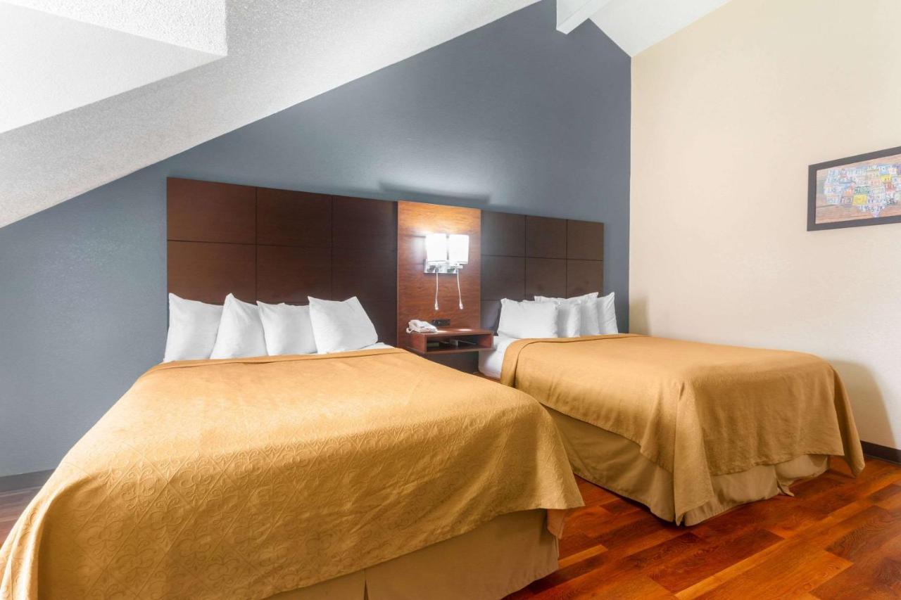 Econo Lodge Inn & Suites Gatlinburg At The Convention Center Екстер'єр фото