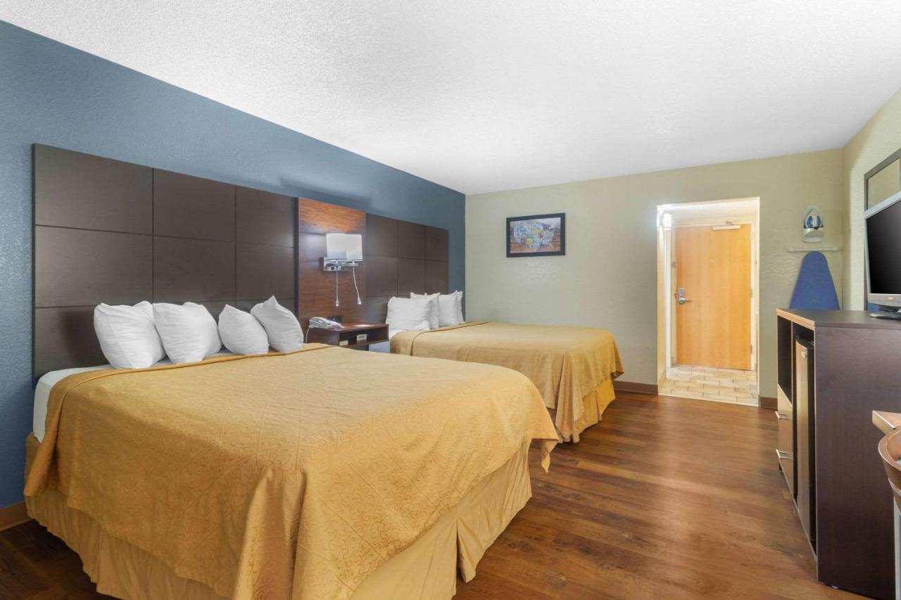 Econo Lodge Inn & Suites Gatlinburg At The Convention Center Екстер'єр фото