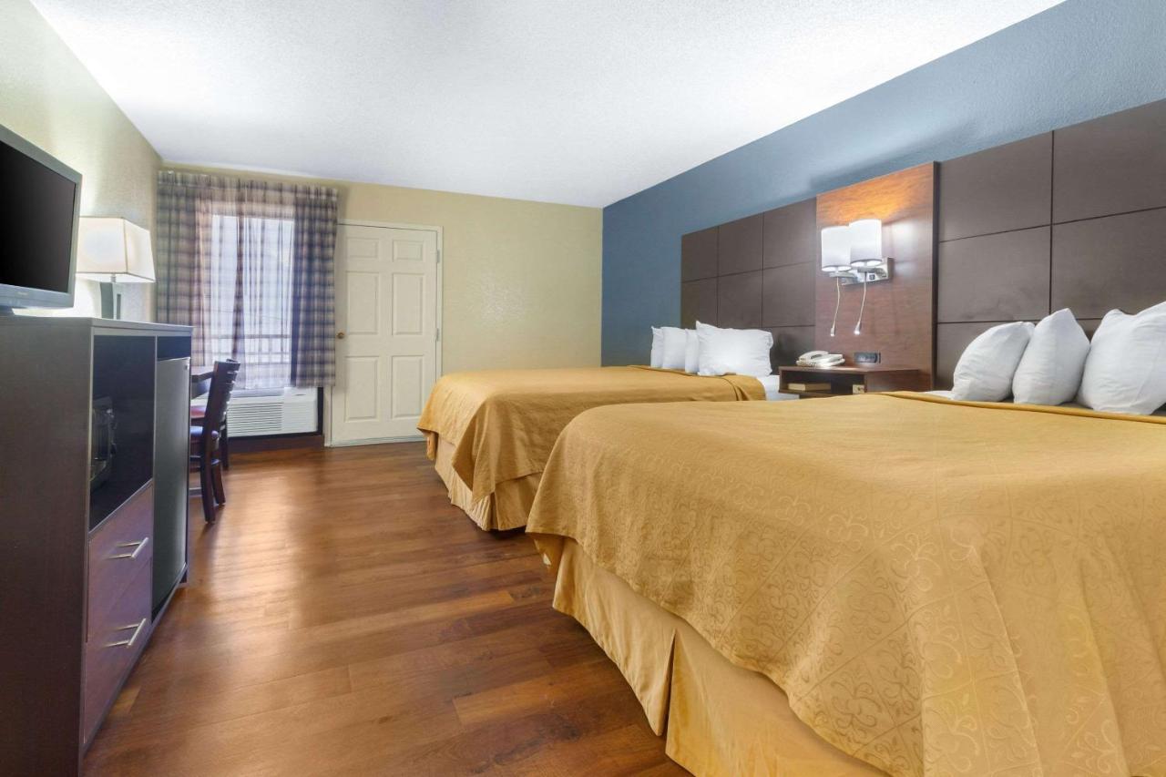 Econo Lodge Inn & Suites Gatlinburg At The Convention Center Екстер'єр фото