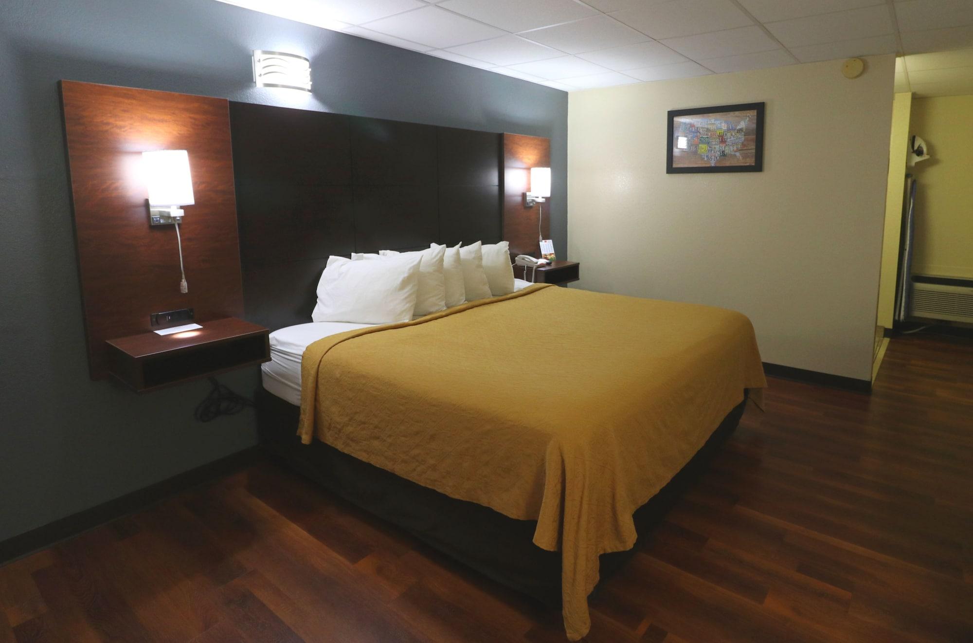 Econo Lodge Inn & Suites Gatlinburg At The Convention Center Екстер'єр фото