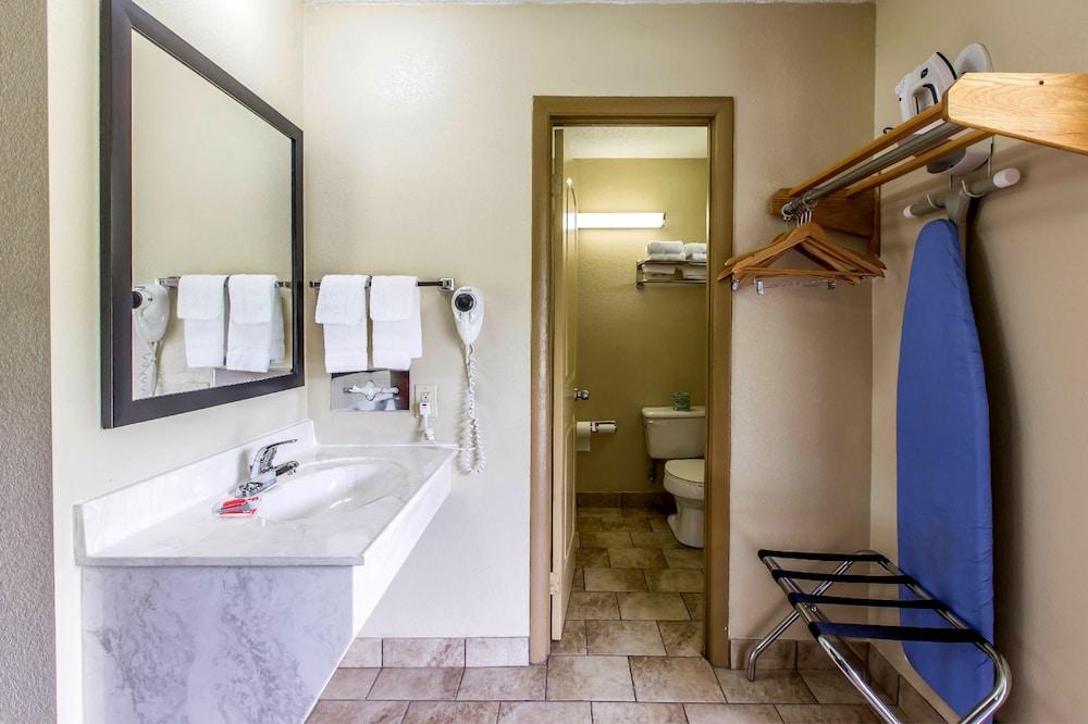 Econo Lodge Inn & Suites Gatlinburg At The Convention Center Екстер'єр фото
