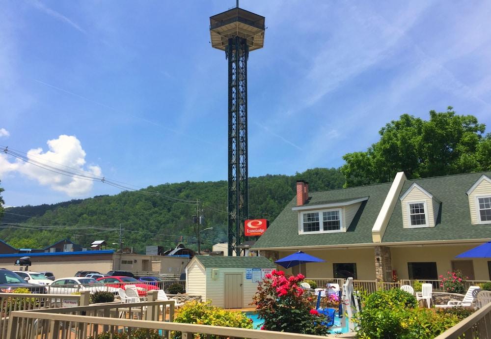 Econo Lodge Inn & Suites Gatlinburg At The Convention Center Екстер'єр фото