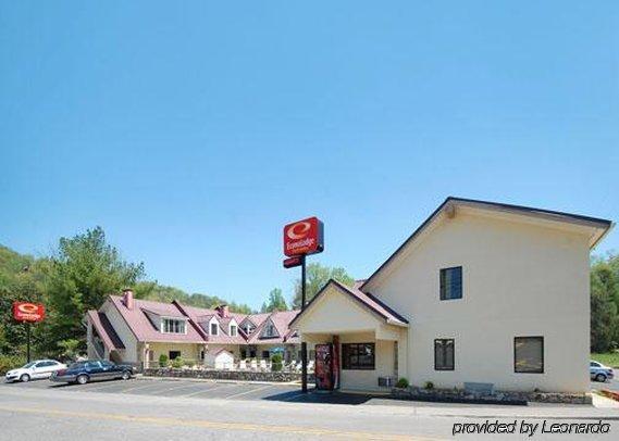 Econo Lodge Inn & Suites Gatlinburg At The Convention Center Екстер'єр фото