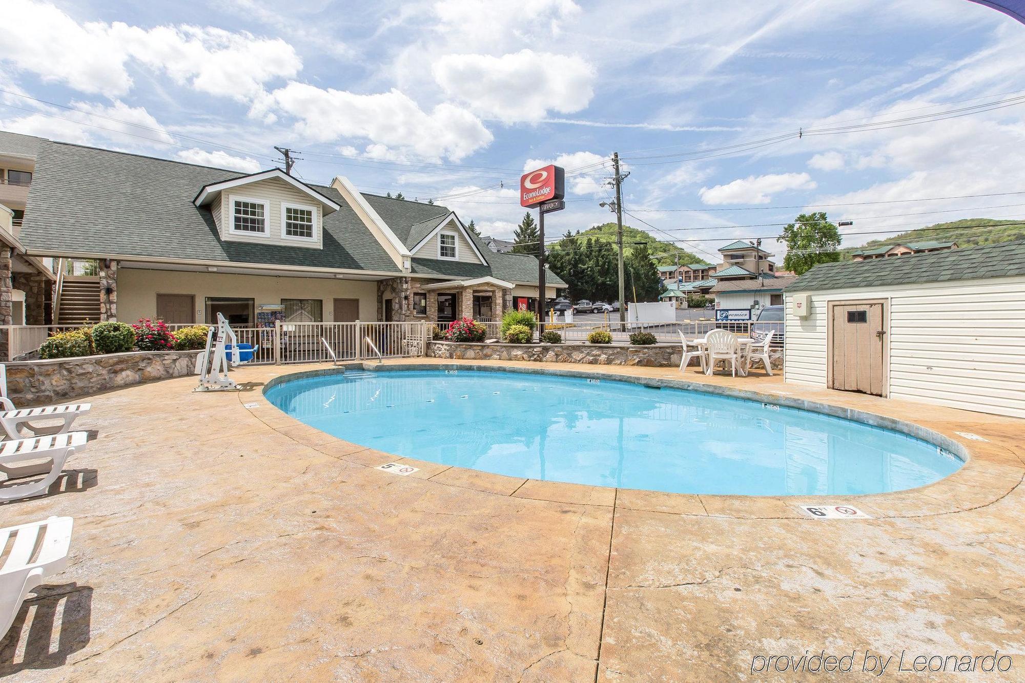 Econo Lodge Inn & Suites Gatlinburg At The Convention Center Екстер'єр фото