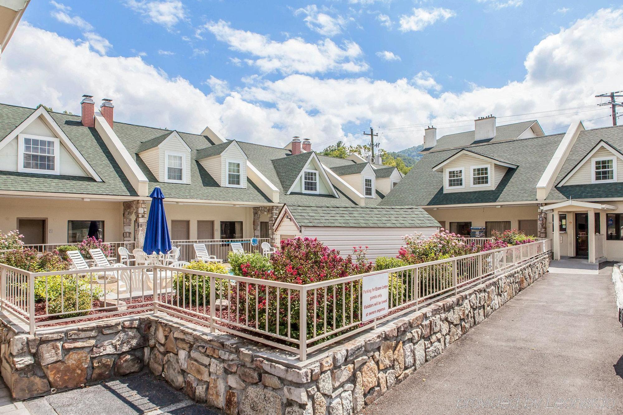 Econo Lodge Inn & Suites Gatlinburg At The Convention Center Екстер'єр фото
