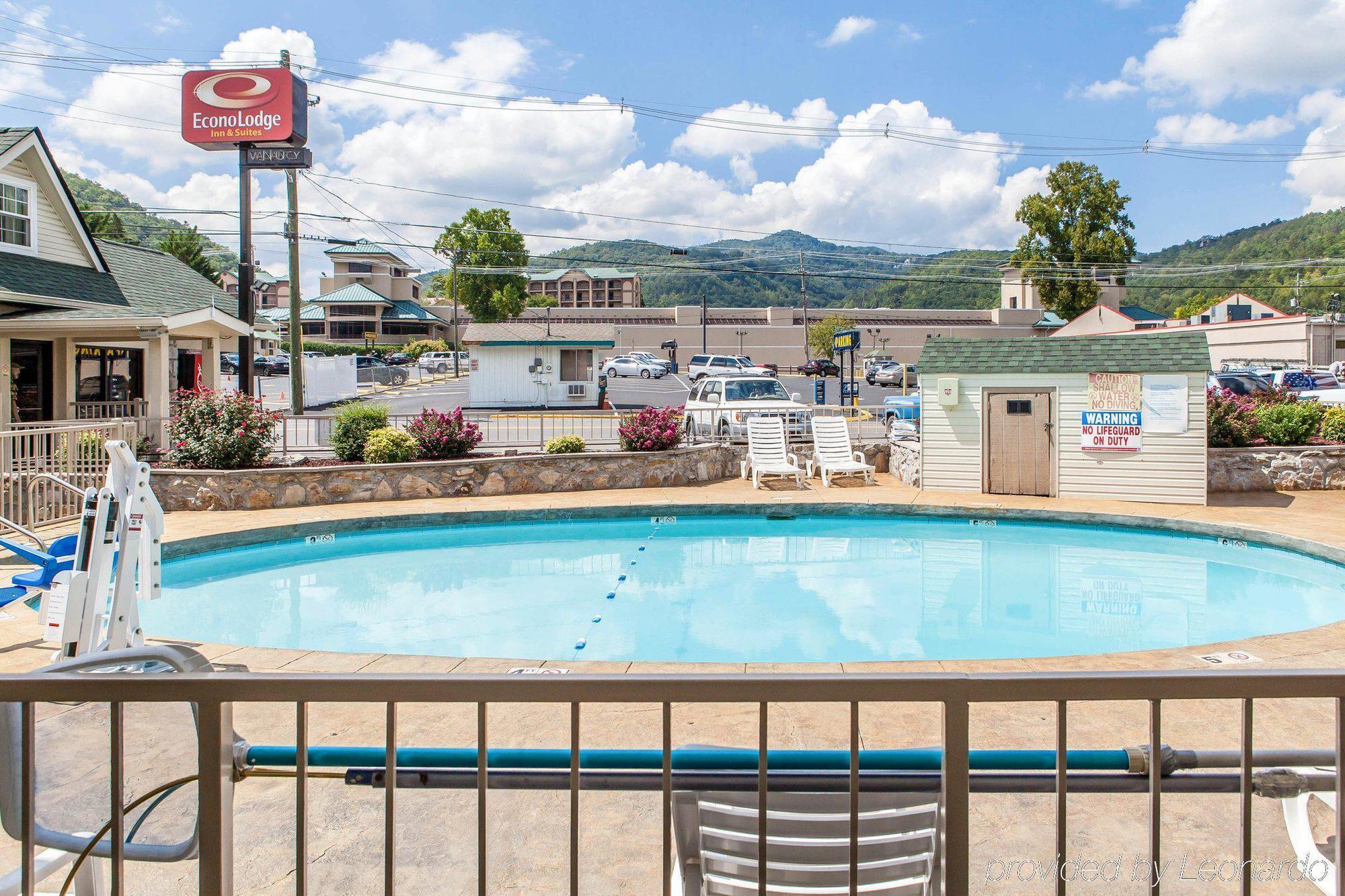 Econo Lodge Inn & Suites Gatlinburg At The Convention Center Екстер'єр фото