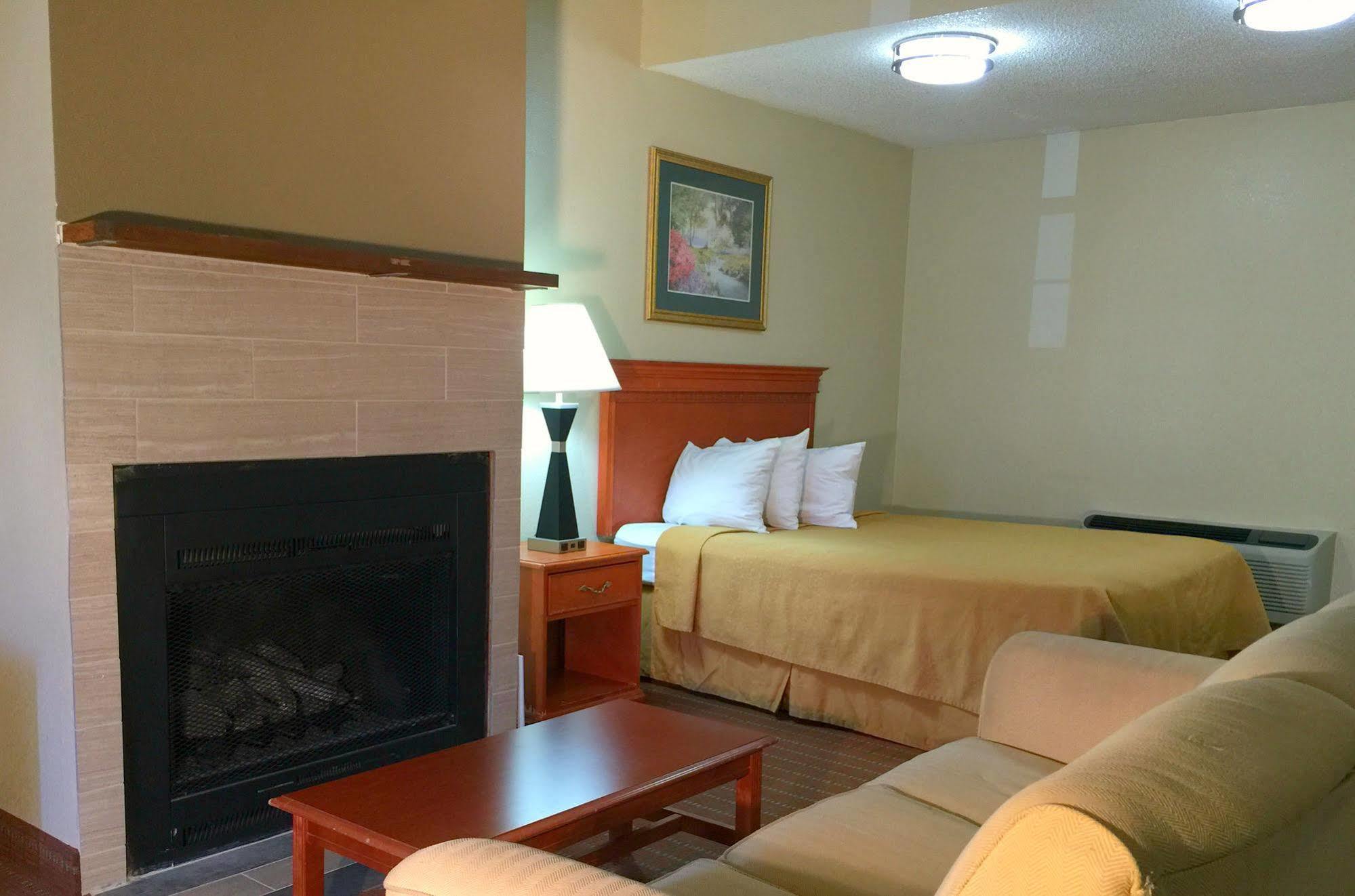 Econo Lodge Inn & Suites Gatlinburg At The Convention Center Екстер'єр фото