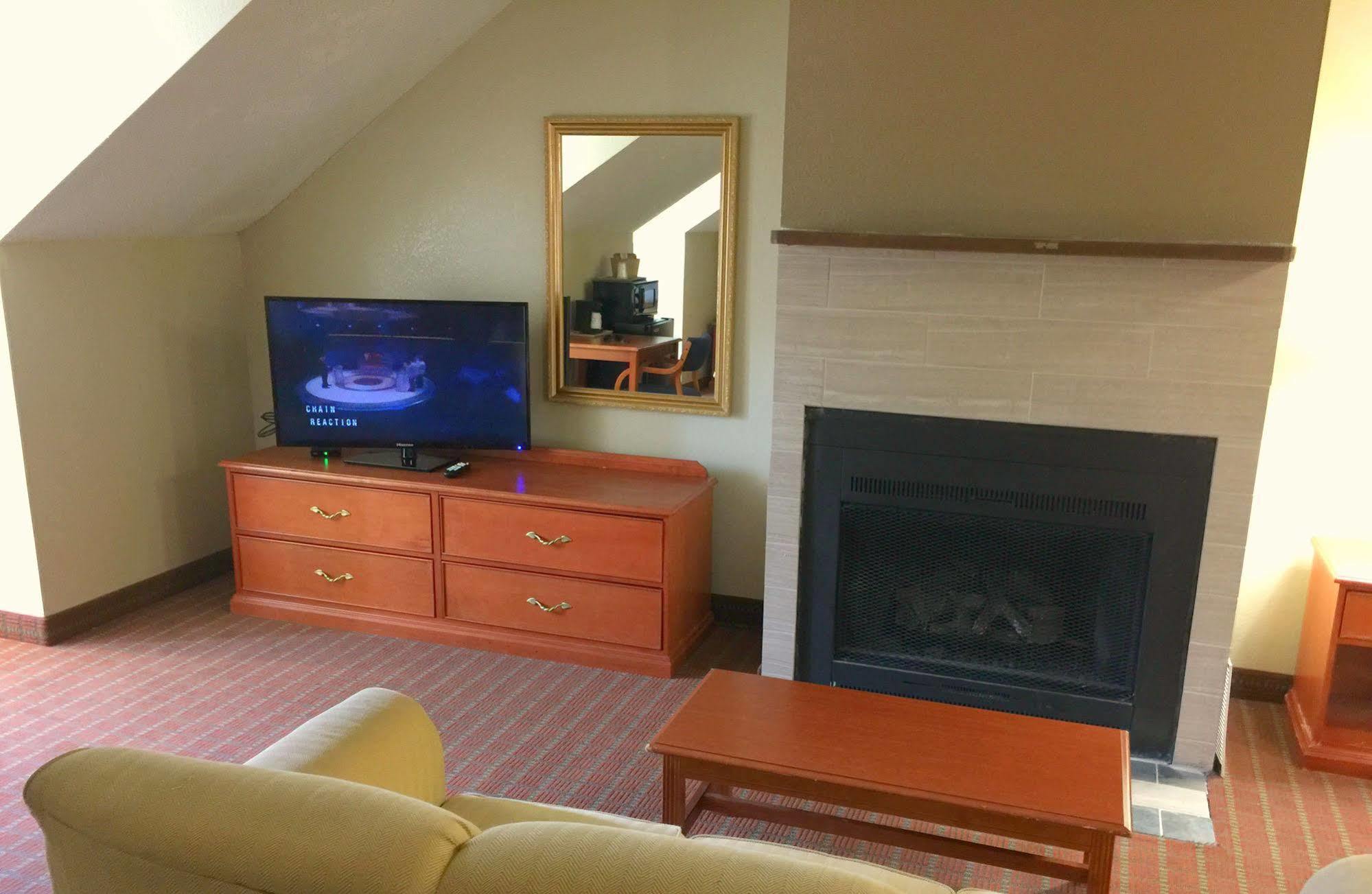 Econo Lodge Inn & Suites Gatlinburg At The Convention Center Екстер'єр фото