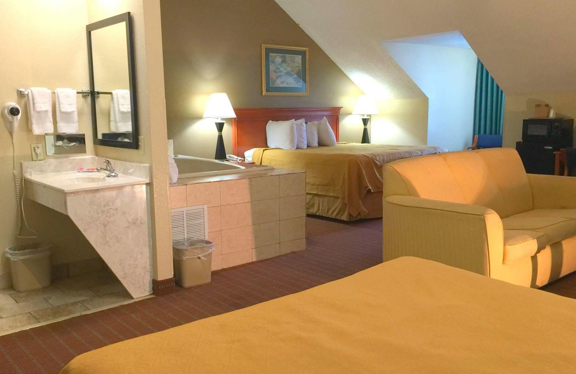 Econo Lodge Inn & Suites Gatlinburg At The Convention Center Екстер'єр фото