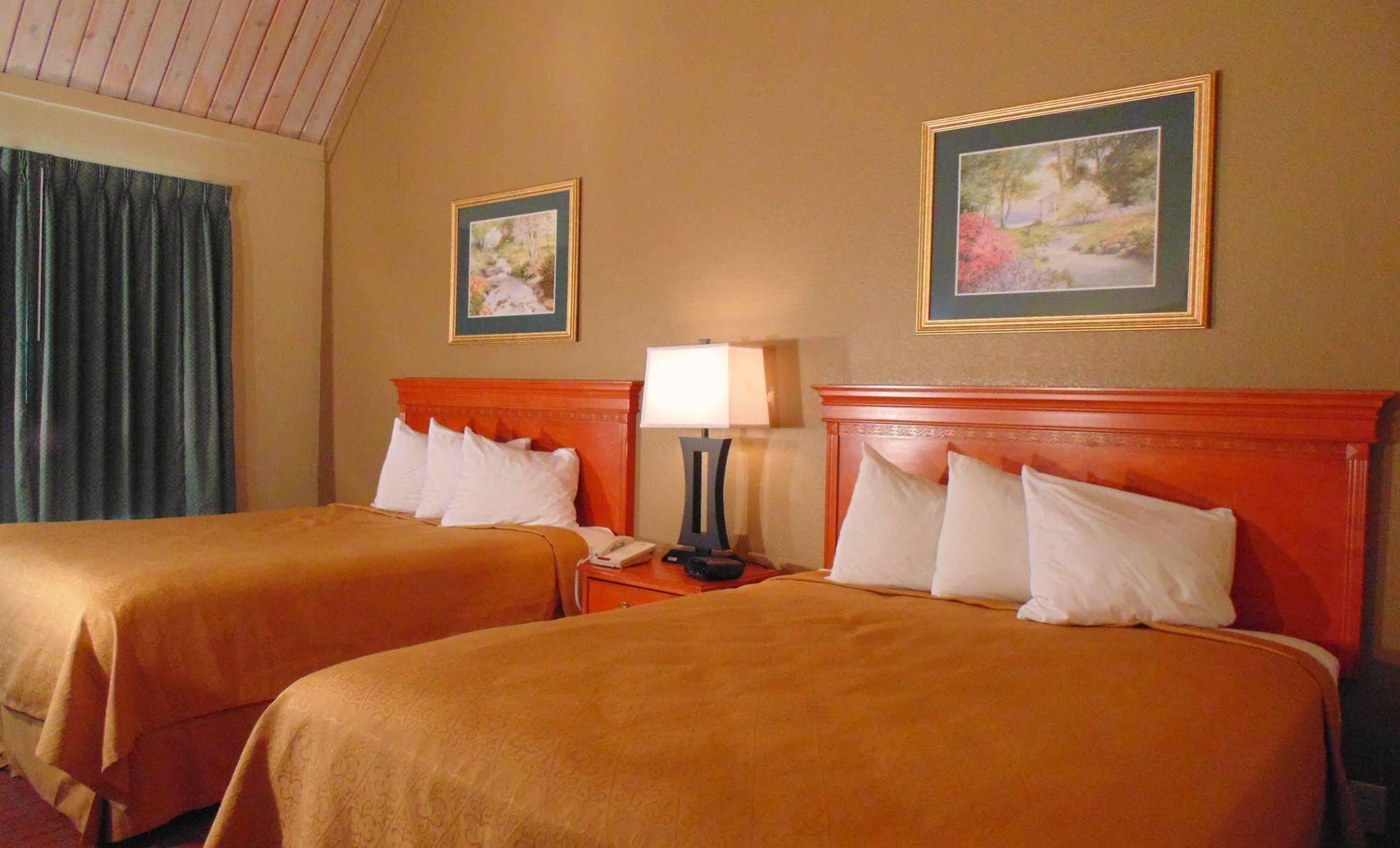 Econo Lodge Inn & Suites Gatlinburg At The Convention Center Екстер'єр фото