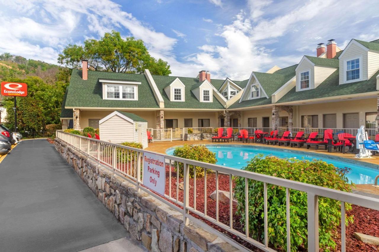 Econo Lodge Inn & Suites Gatlinburg At The Convention Center Екстер'єр фото
