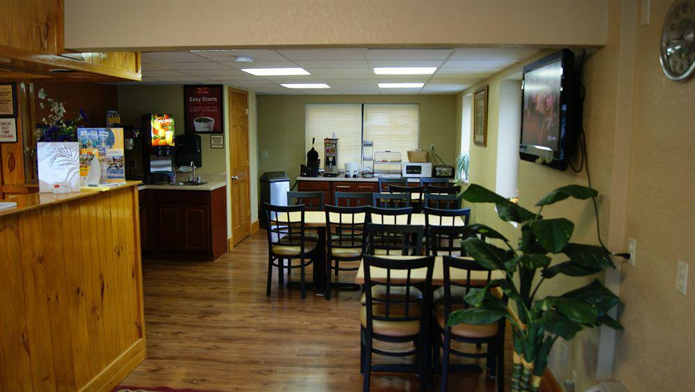 Econo Lodge Inn & Suites Gatlinburg At The Convention Center Екстер'єр фото
